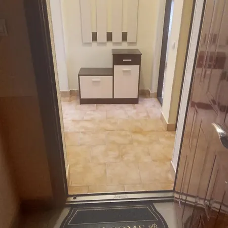 Doba - центр 1 кім 4 міс завжди тепла ! Διαμέρισμα