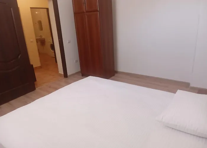 Doba - центр 1 кім 4 міс завжди тепла ! Apartman Munkács